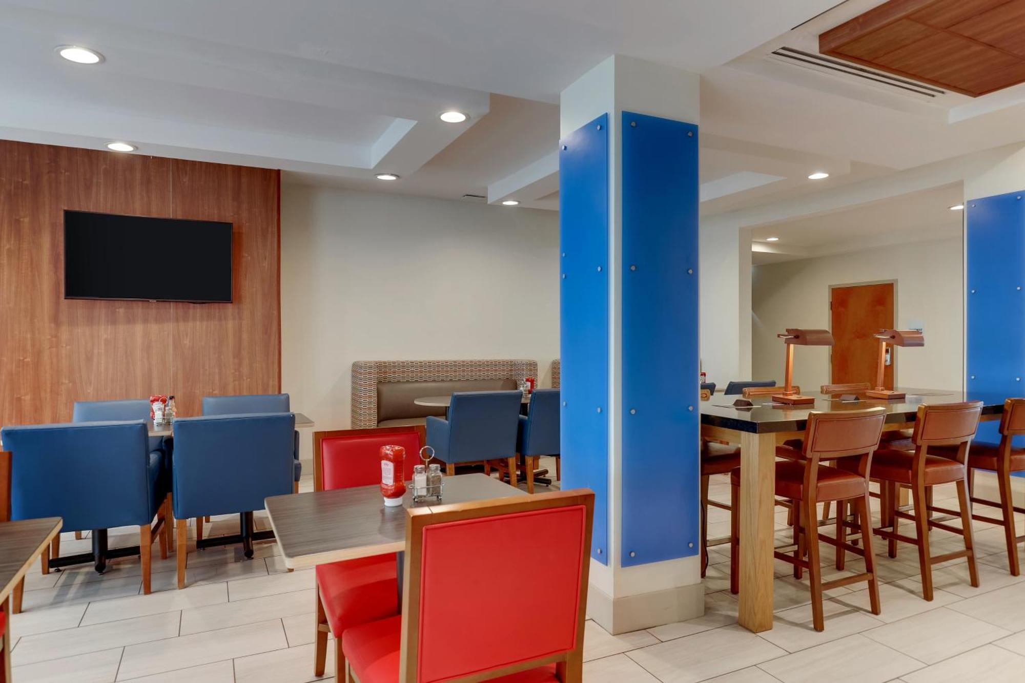 Holiday City Holiday Inn Express Hotel & Suites Bryan-Montpelier By Ihg מראה חיצוני תמונה