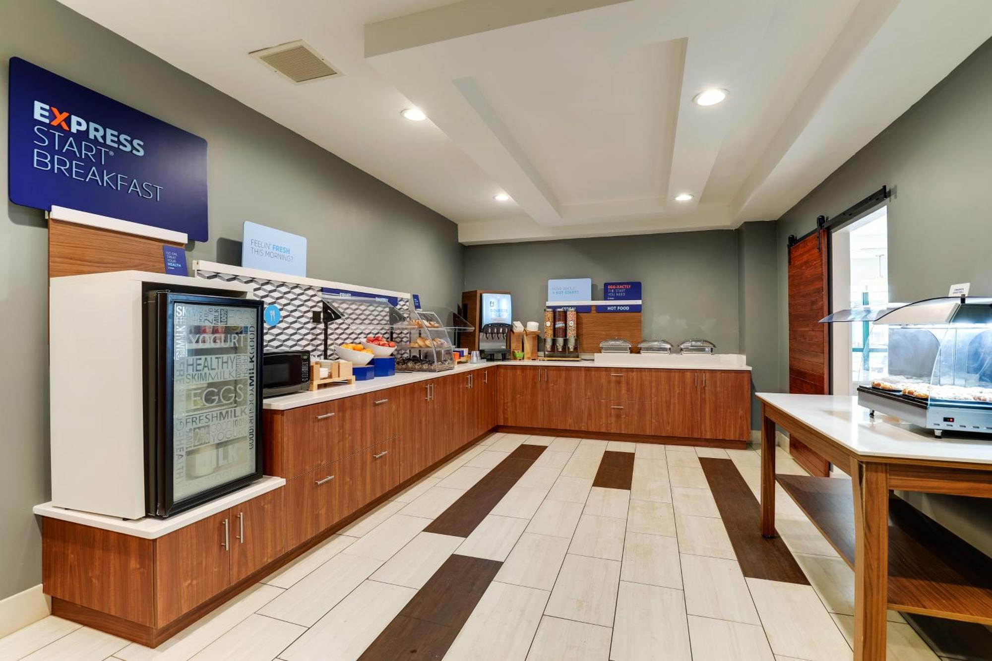 Holiday City Holiday Inn Express Hotel & Suites Bryan-Montpelier By Ihg מראה חיצוני תמונה