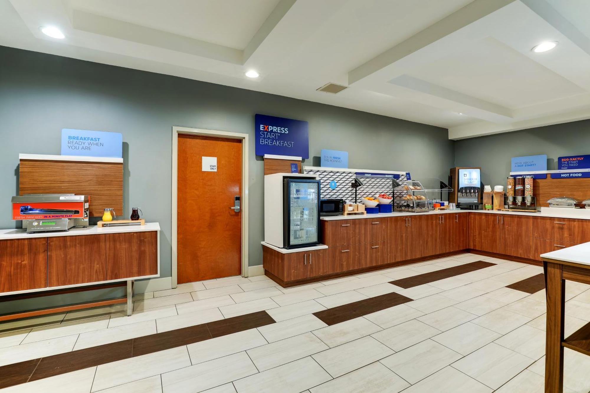 Holiday City Holiday Inn Express Hotel & Suites Bryan-Montpelier By Ihg מראה חיצוני תמונה